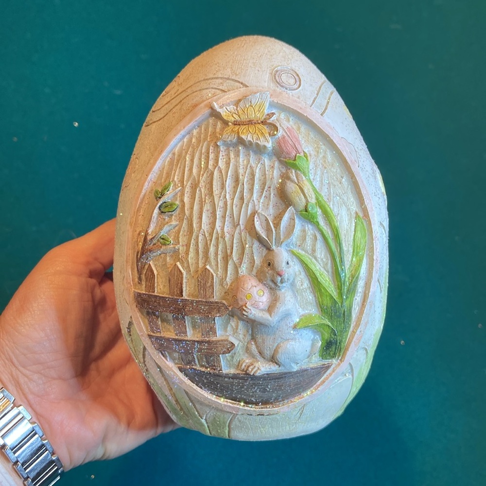 Darling Easter egg/bunny decoration!